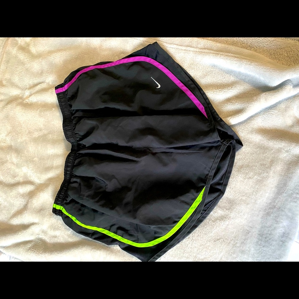 Woman’s Nike running shorts / size L